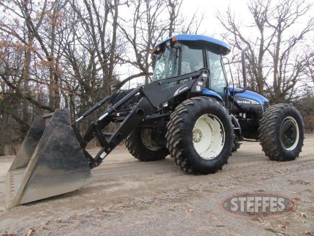 2005 New Holland TV145_0.JPG